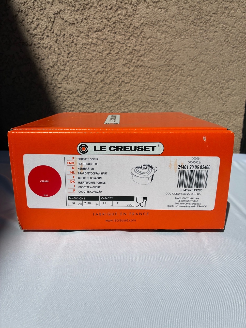 Le Creuset Enameled Cast Iron Heart Shaped Pot Red - Picture 7 of 7